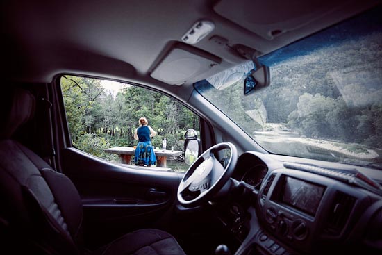 Casse-dalle aux bord de la route, à côté de la rivière où l'on s'est baigné l'après-midi / Slovénie (2016)
