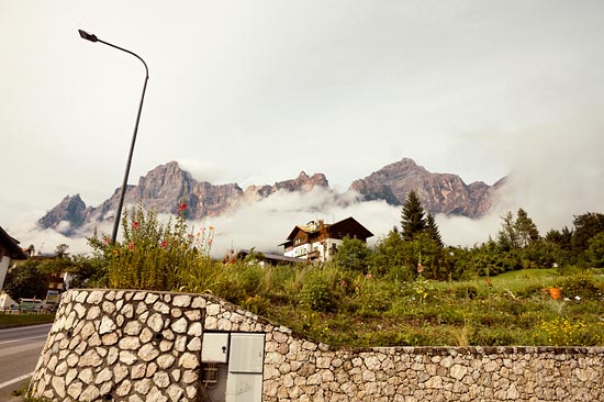 Lampadaire et chalet de montagne / Italie (2016)