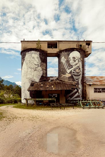 Il lavoro l'uomo simile nobilita rendendolo alla bestia / Italie (2016)