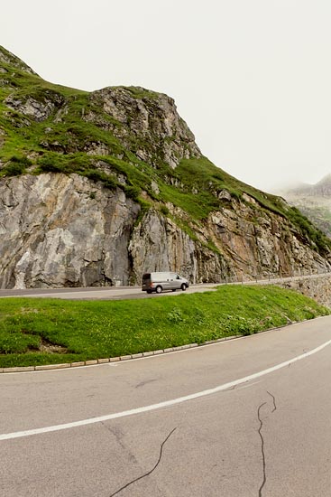 Mountain Road, gris et vert / Suisse (2016)
