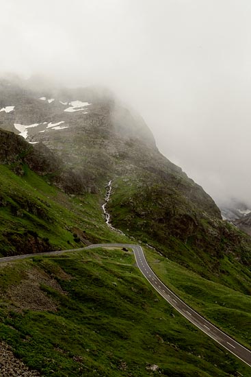 Big Mountains, Small Red Car / Suisse (2016)