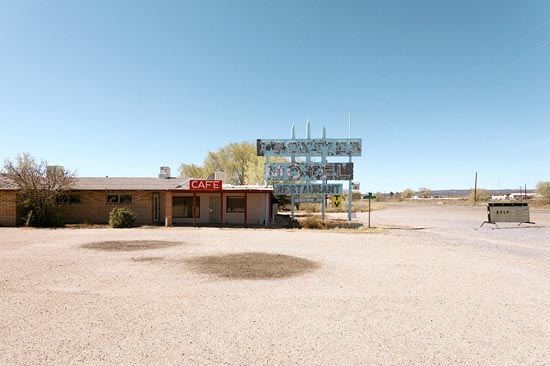 Frontier Motel (HELP) (2016)