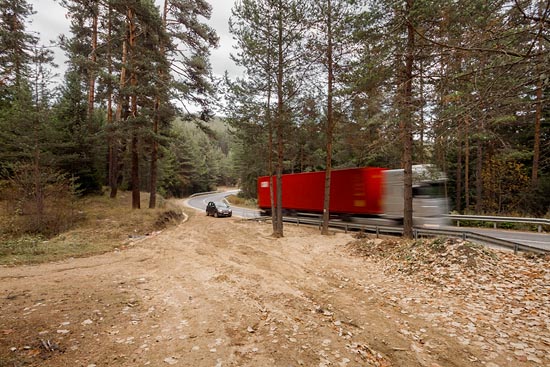 Red truck à vive allure / Bulgarie (2017)