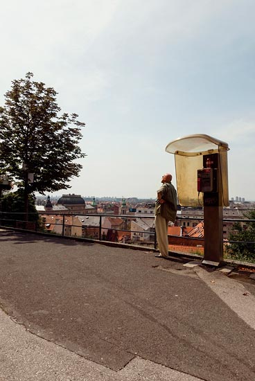 Zagrébois au soleil et cabine téléphonique / Croatie (2018)