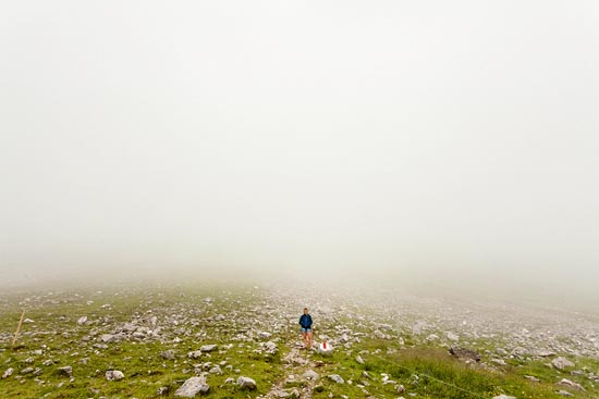 Sous le brouillard, à côté de la balise / Suisse (2018)
