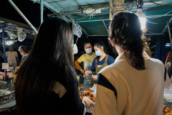 Les masqués du marché nocturne d'Ayutthaya / Thaïlande (2020)