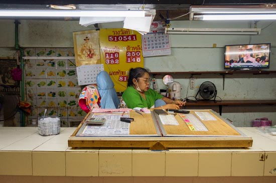 La vendeuse de tickets de loterie / Thaïlande (2020)