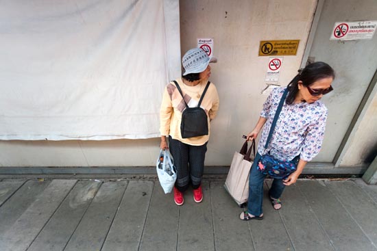 2 dames sur le quai / Thaïlande (2020)