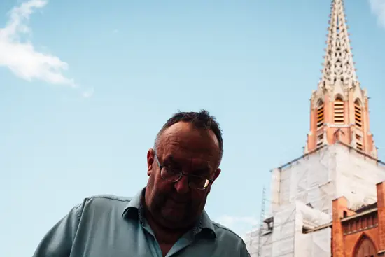 Tête d'homme et clocher / Allemagne (2023)