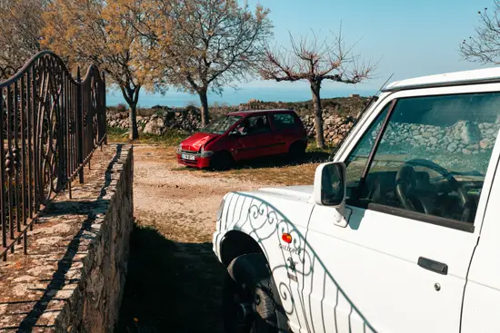 Twingo rouge et Galloper blanc / Corse (2023)