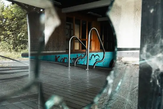 Berghotel Kalteck abandonné, la piscine / Allemagne (Été 2024)