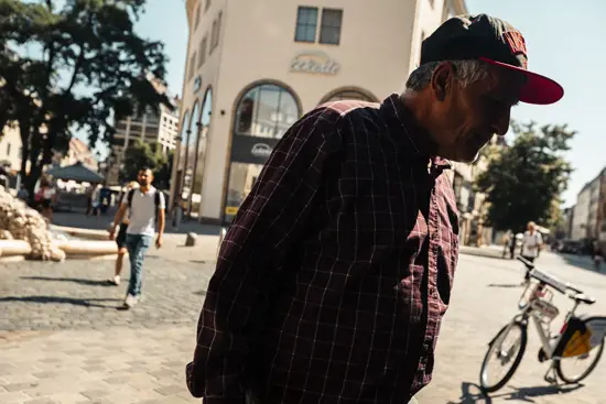 Le mec à la casquette et chemise à carreaux / Allemagne (Été 2024)