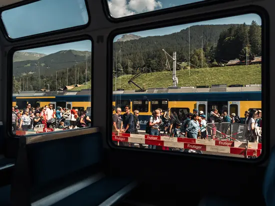 En route vers le Jungfrau (Lauterbrunnen ↗ Kleine Scheidegg) / Suisse (Été 2024)