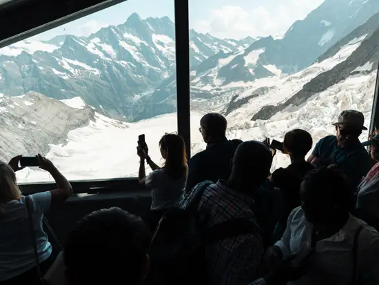 Fenêtres de montagnes, plan rapproché / Suisse (Été 2024)