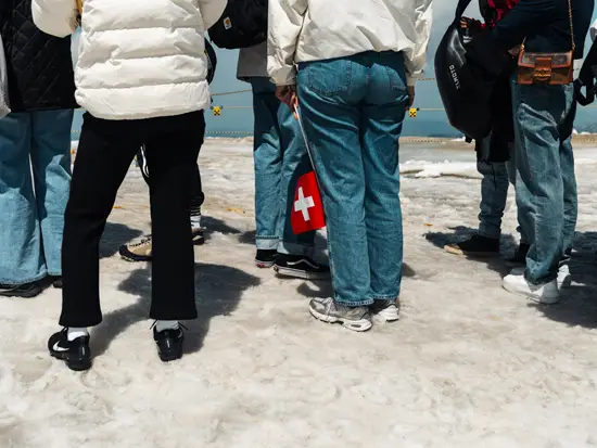 Jeans et drapeau suisse / Suisse (Été 2024)
