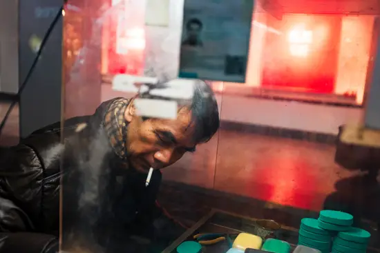 Le vendeur, la clope au bec / Taïwan (2024)