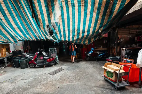 Bâche rayée déchirée / Taïwan (2024)