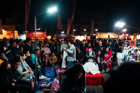 Le camelot et son public / Taïwan (2024)