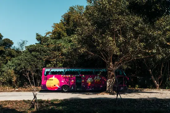 Pink Tour Bus à l'ombre / Taïwan (2024)
