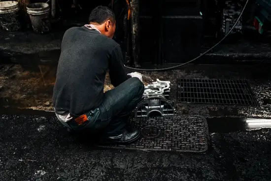 Nettoyage de moteur dans le caniveau / Taïwan (2024)