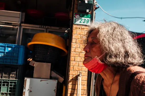 Masque rouge sous le menton / Taïwan (2024)