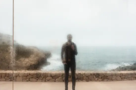 Moi, à l'extérieur (2025)