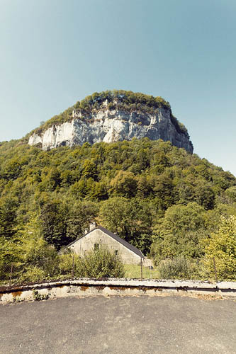 Falaise et maisonnette à Baume-les-Messieurs (2015)