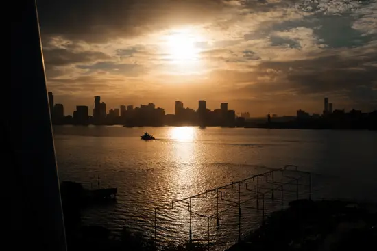 Soleil bas sur Jersey City / New York, USA (2022)