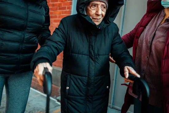 Tenir les bras / New York, USA (2022)