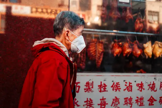 Vieille femme et bidoche / New York, USA (2022)