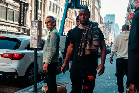 Old hipster et d'autres gars / New York, USA (2022)