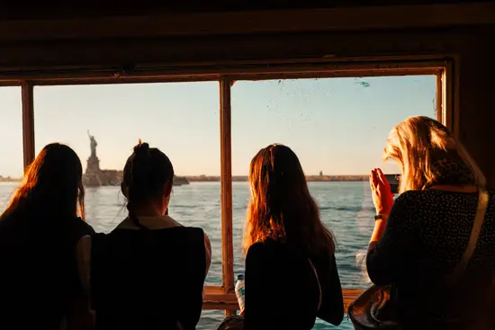 Staten Island Ferry, les 4 femmes et la Statue de la Liberté / New York, USA (2022)