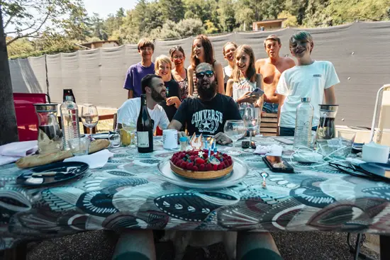 Mon gâteau d'anniversaire en famille, le midi / France (2025)