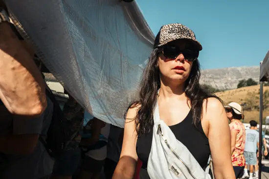 Casquette léopard et sac banane / France (2025)