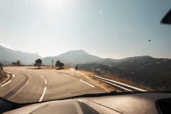 Cycliste en bord de route / France (2025)