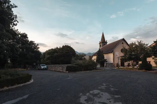 Mon parking, en soirée / France (2025)