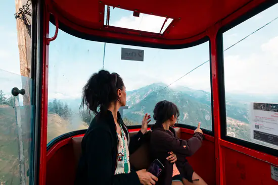Les femmes dans une télécabine de Chur / Suisse - Été (2026)