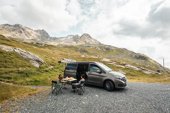 Pic-nic en bord de route / Suisse - Été (2026)