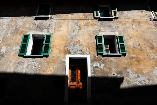 Ombres et lumières de façade / Italie - Été (2026)