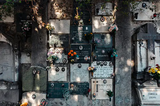 Un cimetière avant la baignade / Italie - Été (2026)