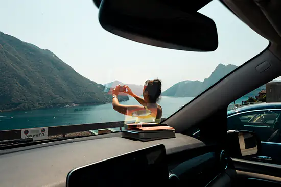Arrêt photo en bord de route sur un parking privé / Italie - Été (2026)