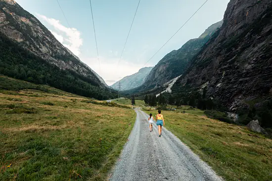 Balade avant qu'on nous demande de partir pendant qu'on faisait une fondue / Suisse - Été (2026)