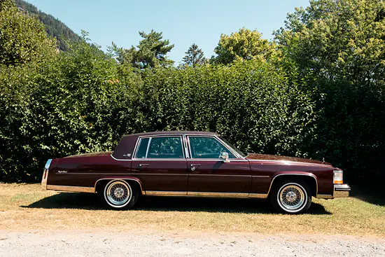 Cadillac Deville, le profil / Suisse - Été (2026)