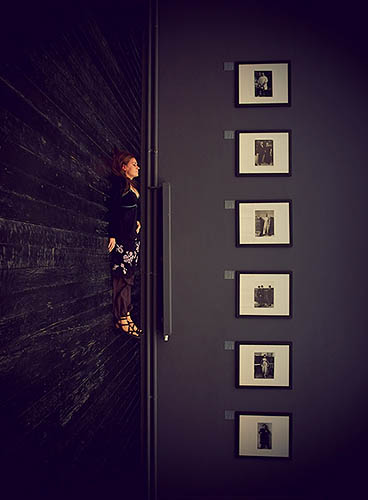 Debout contre le sol (2011)